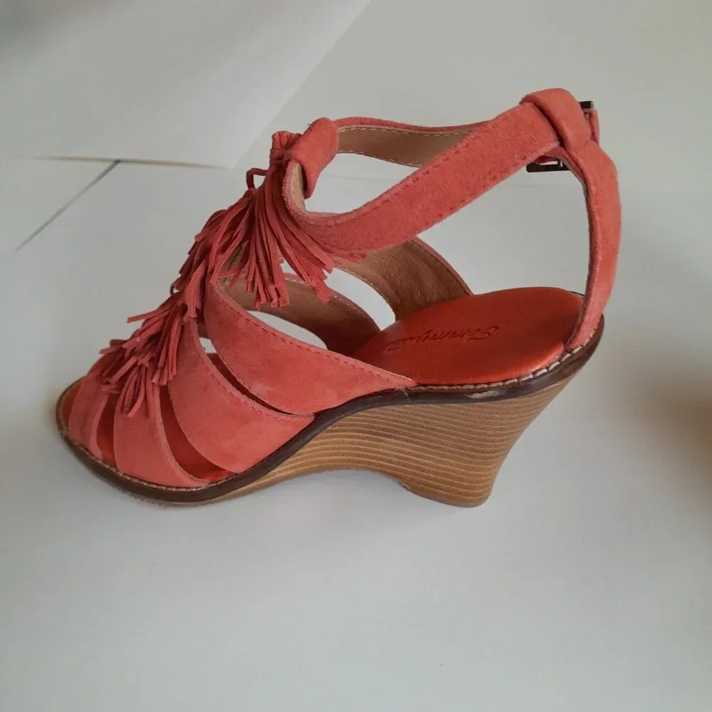Tommy Bahama Palrinna Wedge Sandals Size 7 Tan Open Toe Tasseled Ankle Heel